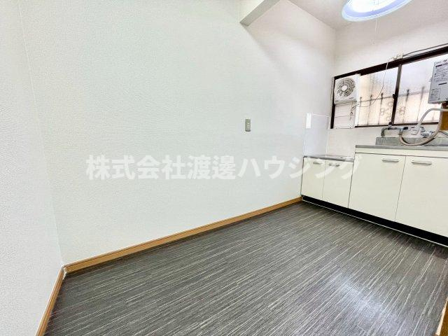 金田町3丁目貸家の居間・リビング