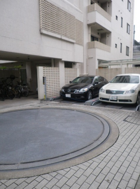 ピアース乃木坂の駐車場