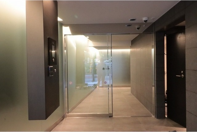 プライムアーバン目黒東山のエントランス