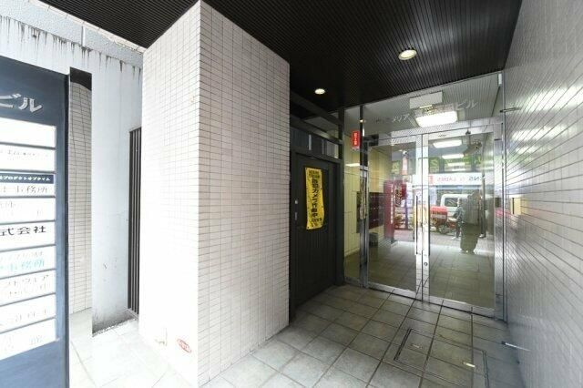 ウイスタリア東五反田ビルのエントランス