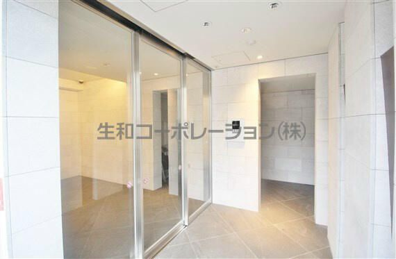 イルミナーレ学大のエントランス