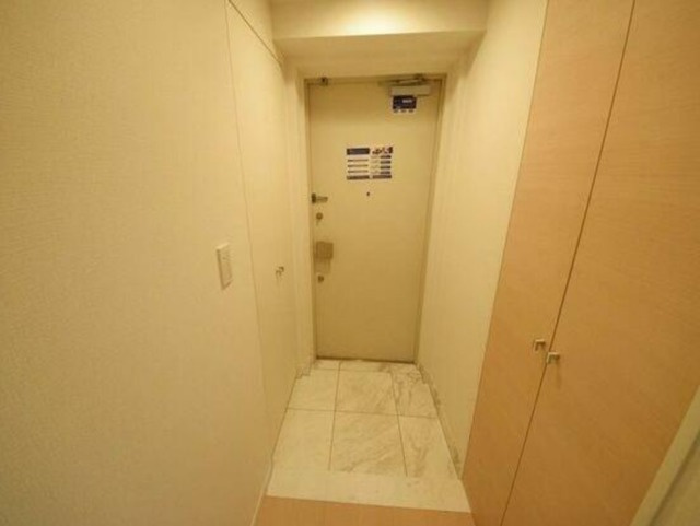 新宿区市谷砂土原町２丁目の賃貸マンションの玄関