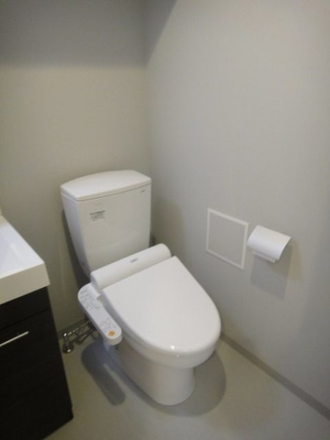 目黒区大橋１丁目の賃貸マンションのトイレ
