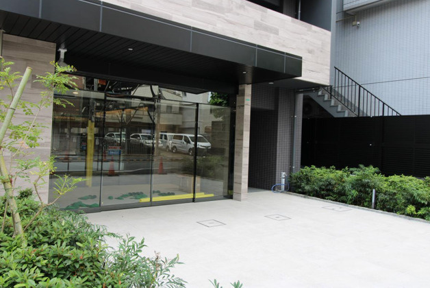 墨田区緑１丁目の賃貸マンションのエントランス