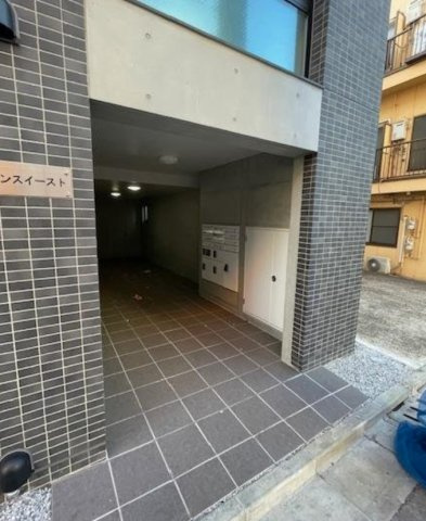 豊島区池袋本町２丁目の賃貸マンションのエントランス