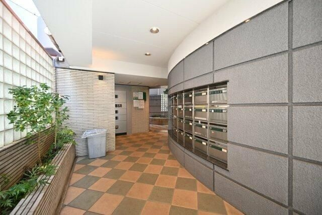 ジェイパーク青葉台弐番館のエントランス