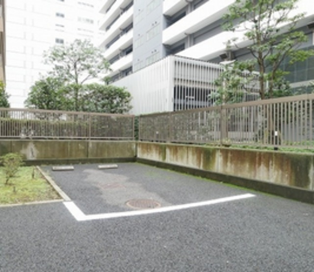 港区港南３丁目の賃貸マンションの駐車場