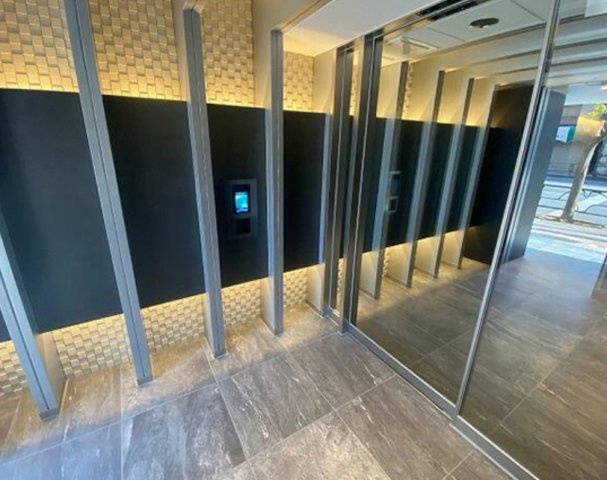 墨田区業平４丁目の賃貸マンションのエントランス