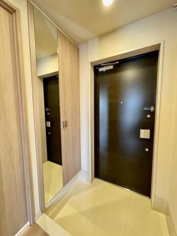 スカイコート上野稲荷町の玄関