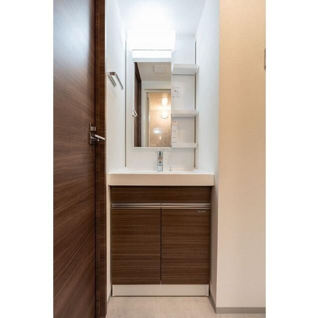 コンフォリア・リヴ北新宿の洗面所