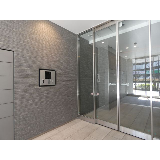 エムレジデンス中野坂上のエントランス