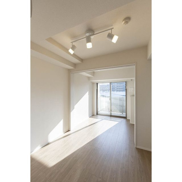 エムレジデンス中野坂上の居間・リビング