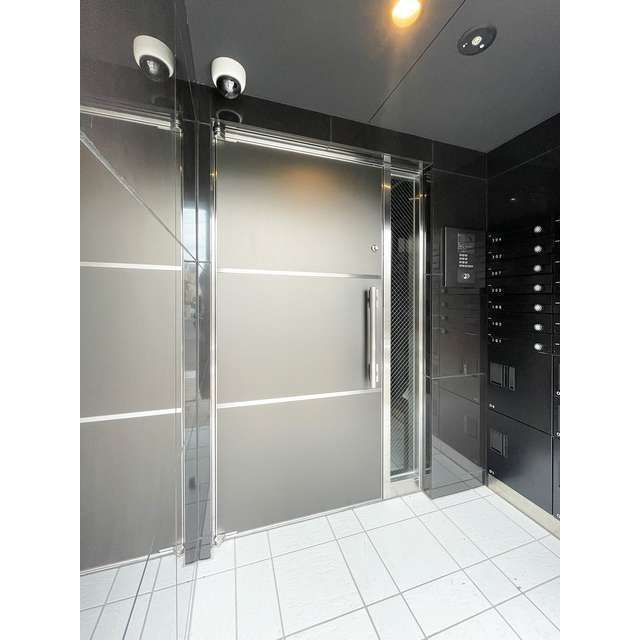 ウェルスクエアイズム下北沢ＷＥＳＴのエントランス