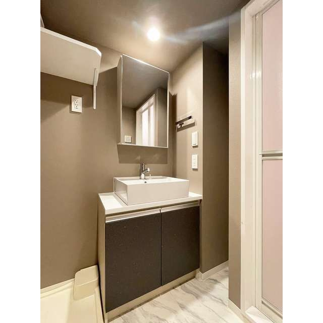 ウェルスクエアイズム下北沢ＷＥＳＴの洗面所