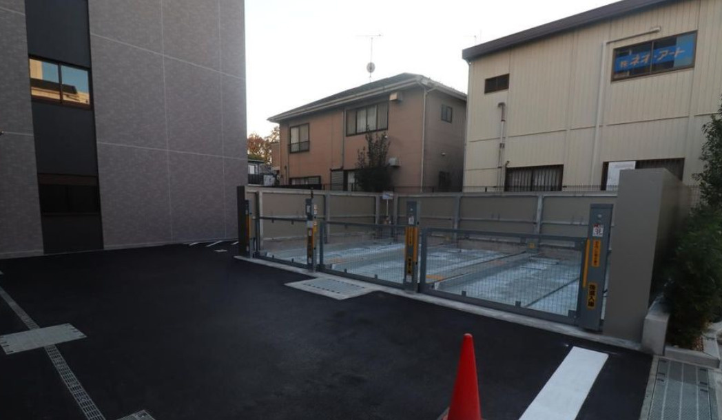 練馬区春日町１丁目の賃貸マンションの駐車場