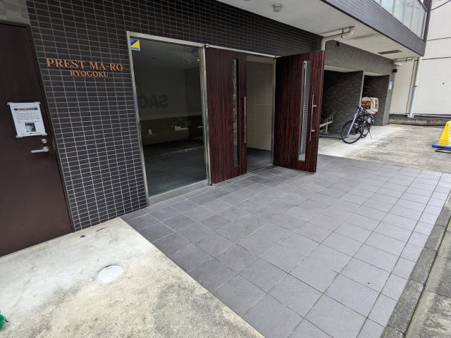 プレストマーロ両国のエントランス