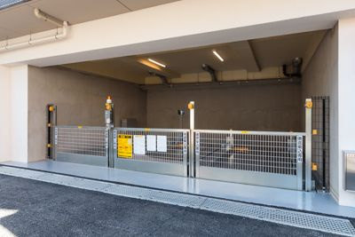 中野区大和町１丁目の賃貸マンションの駐車場