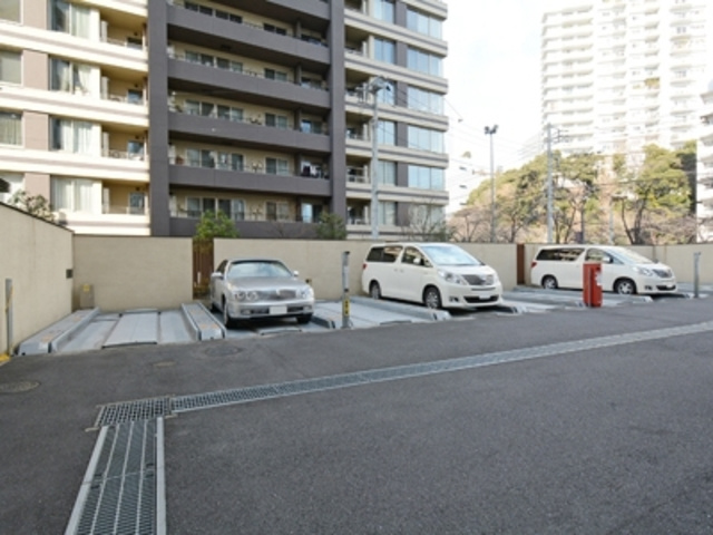 ベルファース目黒の駐車場
