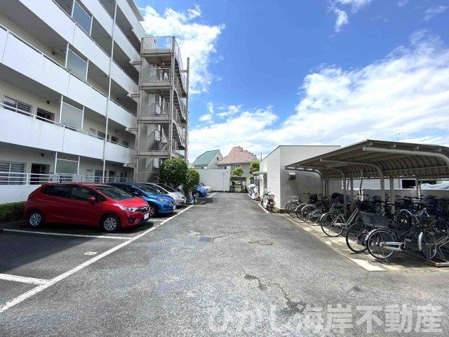 茅ヶ崎ガーデンハウスの駐車場|敷地内駐車場