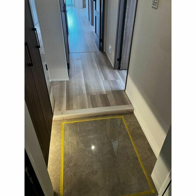 ゼファー月島の玄関