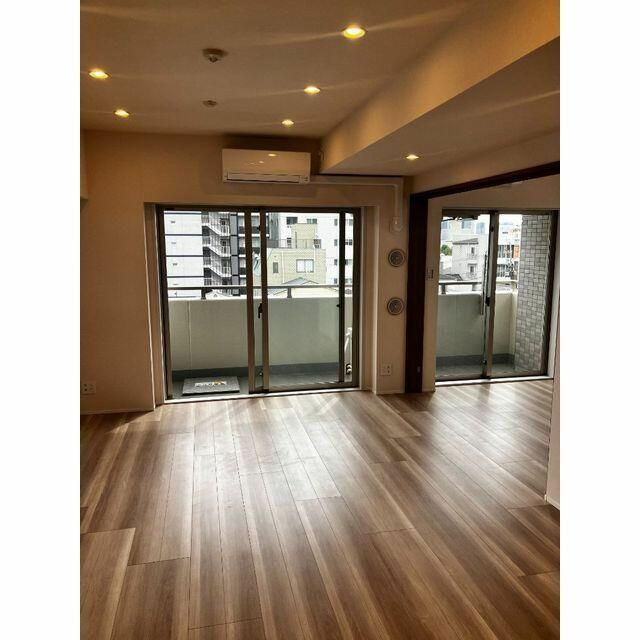 ゼファー月島の居間・リビング