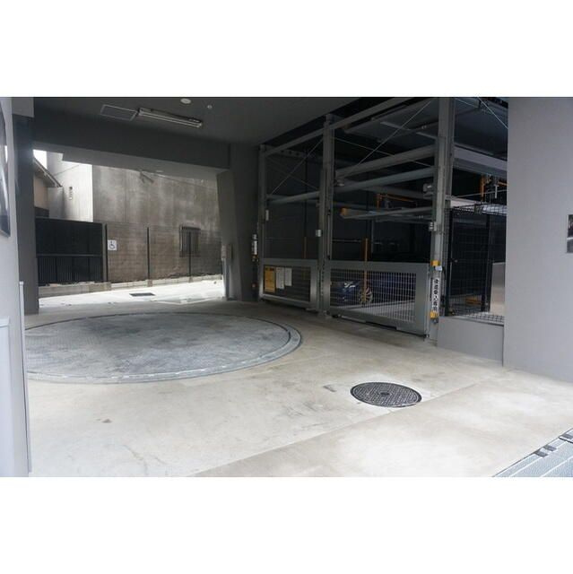 コンフォリア世田谷上馬の駐車場