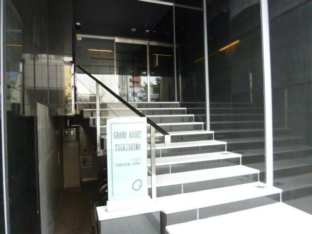 グランアセット月島のエントランス