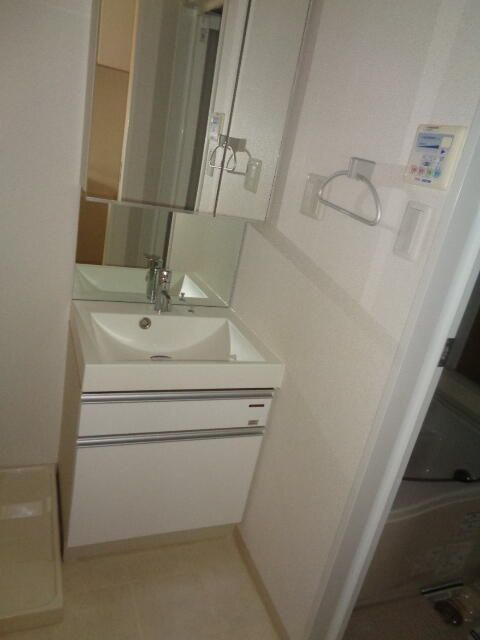 グランアセット月島の洗面所