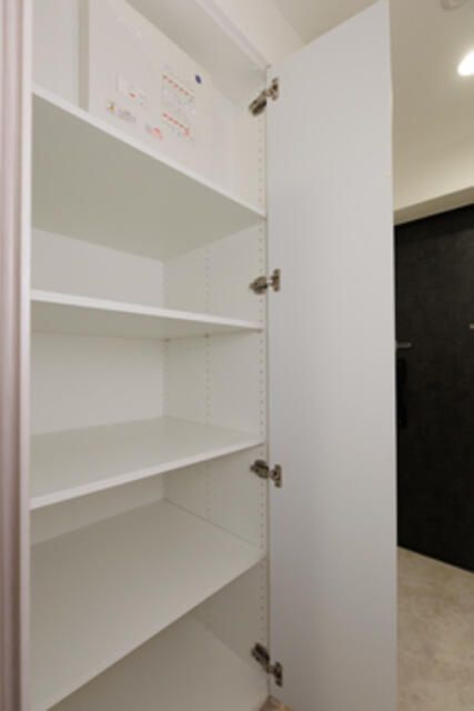 コモド目黒東山の玄関