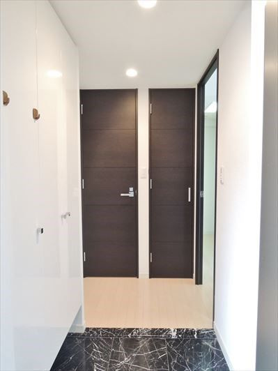 セイワパレス新梅田の玄関