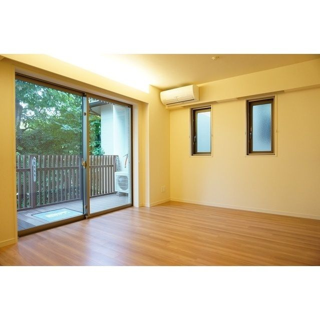 世田谷区宮坂１丁目の賃貸マンションの居間・リビング