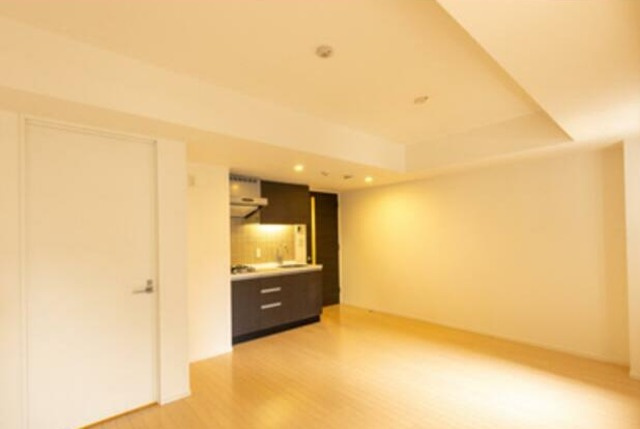 港区三田２丁目の賃貸マンションの居間・リビング