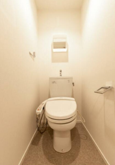 港区三田２丁目の賃貸マンションのトイレ