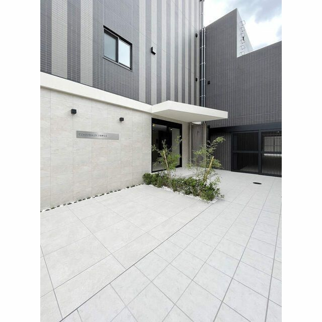 コンフォリア・リヴ目黒碑文谷のエントランス