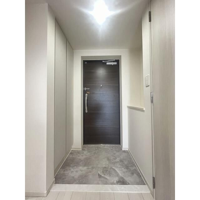 コンフォリア・リヴ目黒碑文谷の玄関