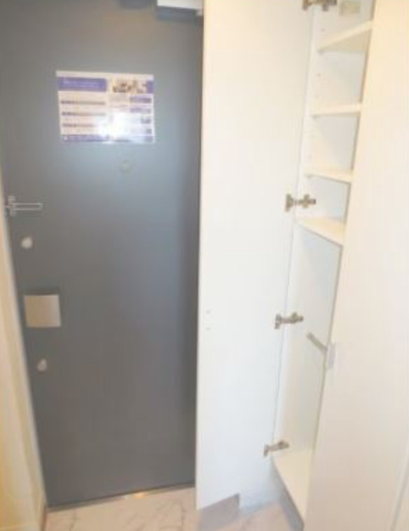 レジディア幡ヶ谷の玄関