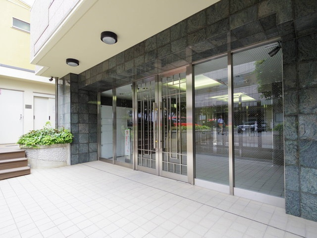 ビューネ渋谷桜丘のエントランス