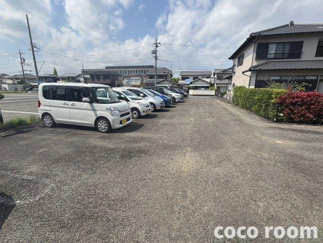 ビバーチェ　Iの駐車場