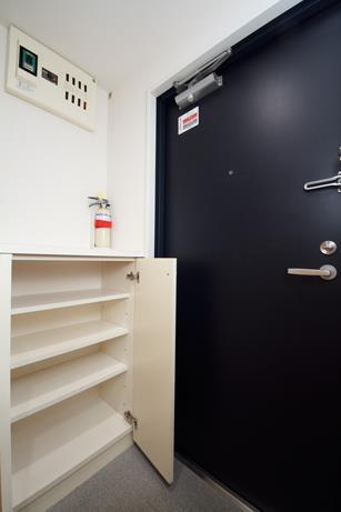 府中市寿町３丁目の賃貸マンションの玄関