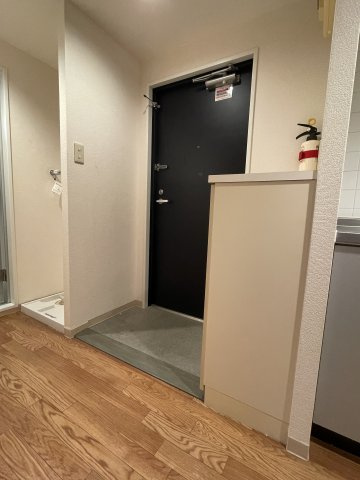 府中市寿町３丁目の賃貸マンションの玄関