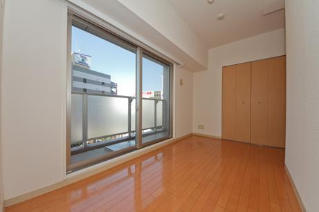 府中市寿町３丁目の賃貸マンションの居間・リビング