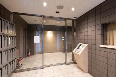 府中市寿町３丁目の賃貸マンションのロビー