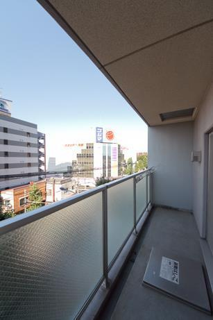 府中市寿町３丁目の賃貸マンションのバルコニー