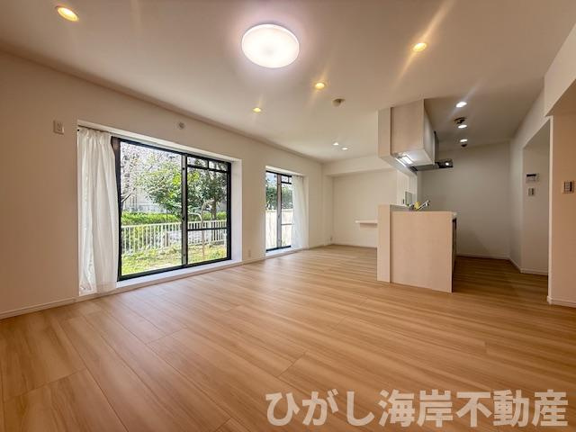 コスモ茅ヶ崎プレシオの居間・リビング|新規リフォーム完了！　20帖　LDK