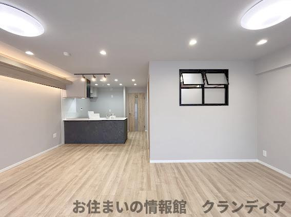 草加ガーデンハイツA棟の居間・リビング|ドキドキの新生活も、安心してスタート。ぴったりの住まいを見つけませんか？クランディアが一緒に住まい選びをサポートします‼　まずは、お気軽にお問合せください　＃クランディア