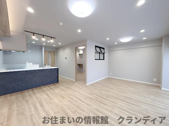 草加ガーデンハイツA棟の居間・リビング|ドキドキの新生活も、安心してスタート。ぴったりの住まいを見つけませんか？クランディアが一緒に住まい選びをサポートします‼　まずは、お気軽にお問合せください　＃クランディア