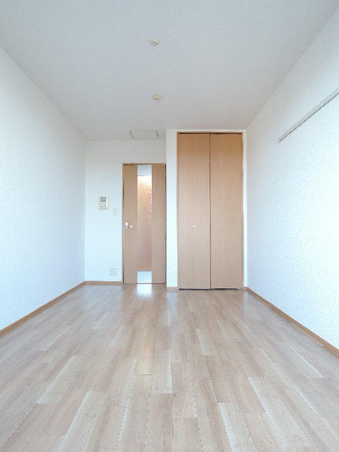 テラス桐ヶ谷の居間・リビング|8.1帖の広々としたお部屋♪