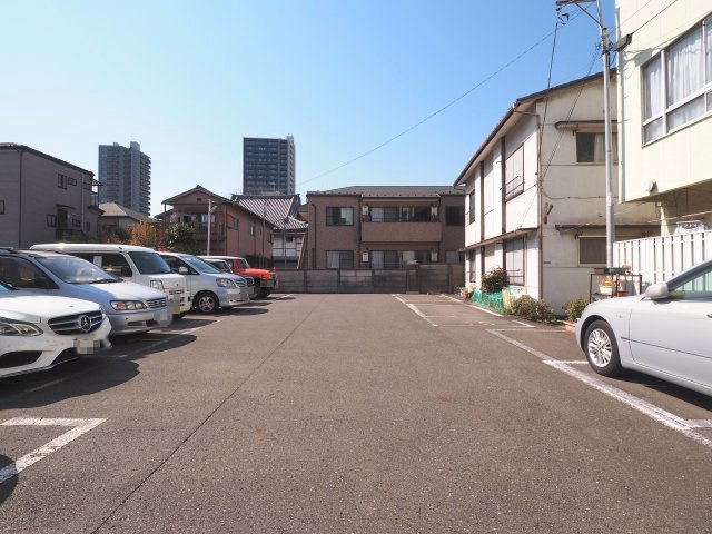 富多屋不動産株式会社駐車場の外観