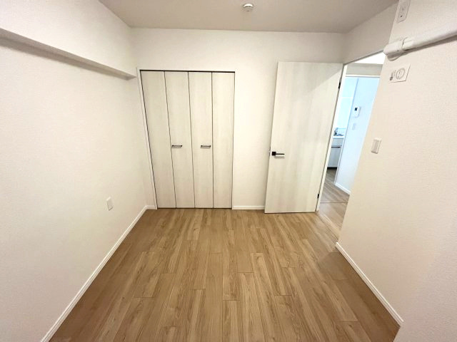 戸部グランドハイツA棟の洋室|シンプルな作りなのでお好きなインテリアでお部屋をコーディネートできます！