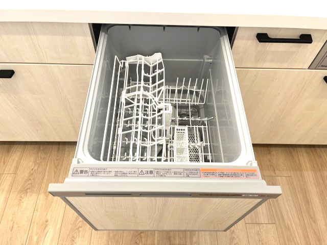 戸部グランドハイツA棟のキッチン|家事の時間短縮につながる食器洗浄乾燥機！